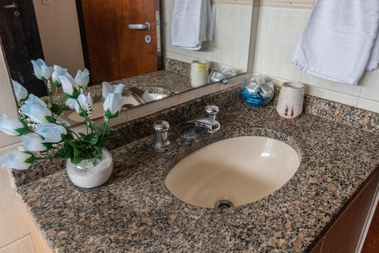 Family Space Curitiba/Vaga De Garagem Gratis Экстерьер фото